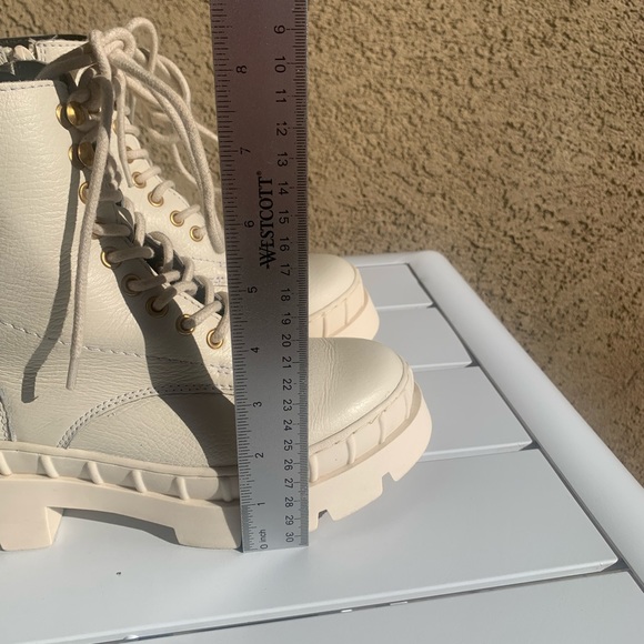 Vince Camuto white leather lug sole booties size 7 - Picture 9 of 16